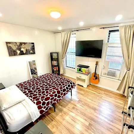 2 Bedrooms Apartament One Stop From Manhattan